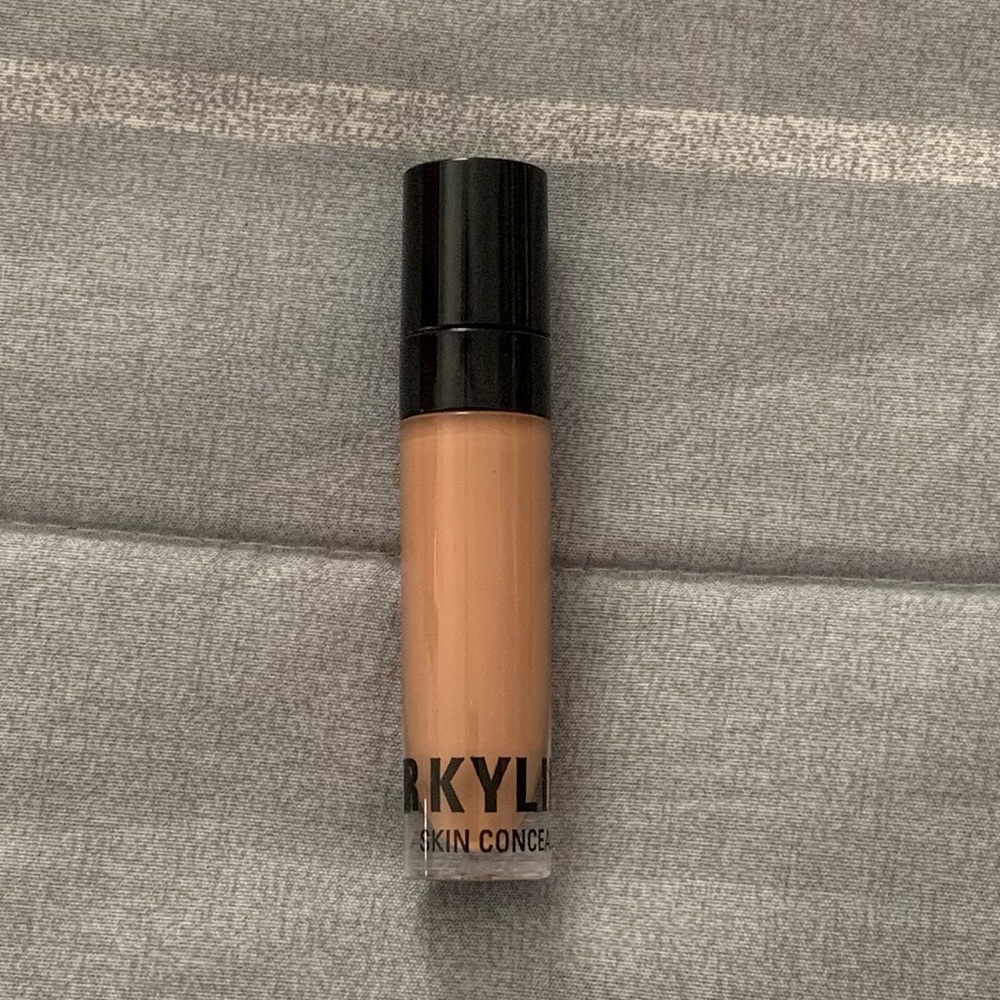 Kylie Cosmetics skin concealer